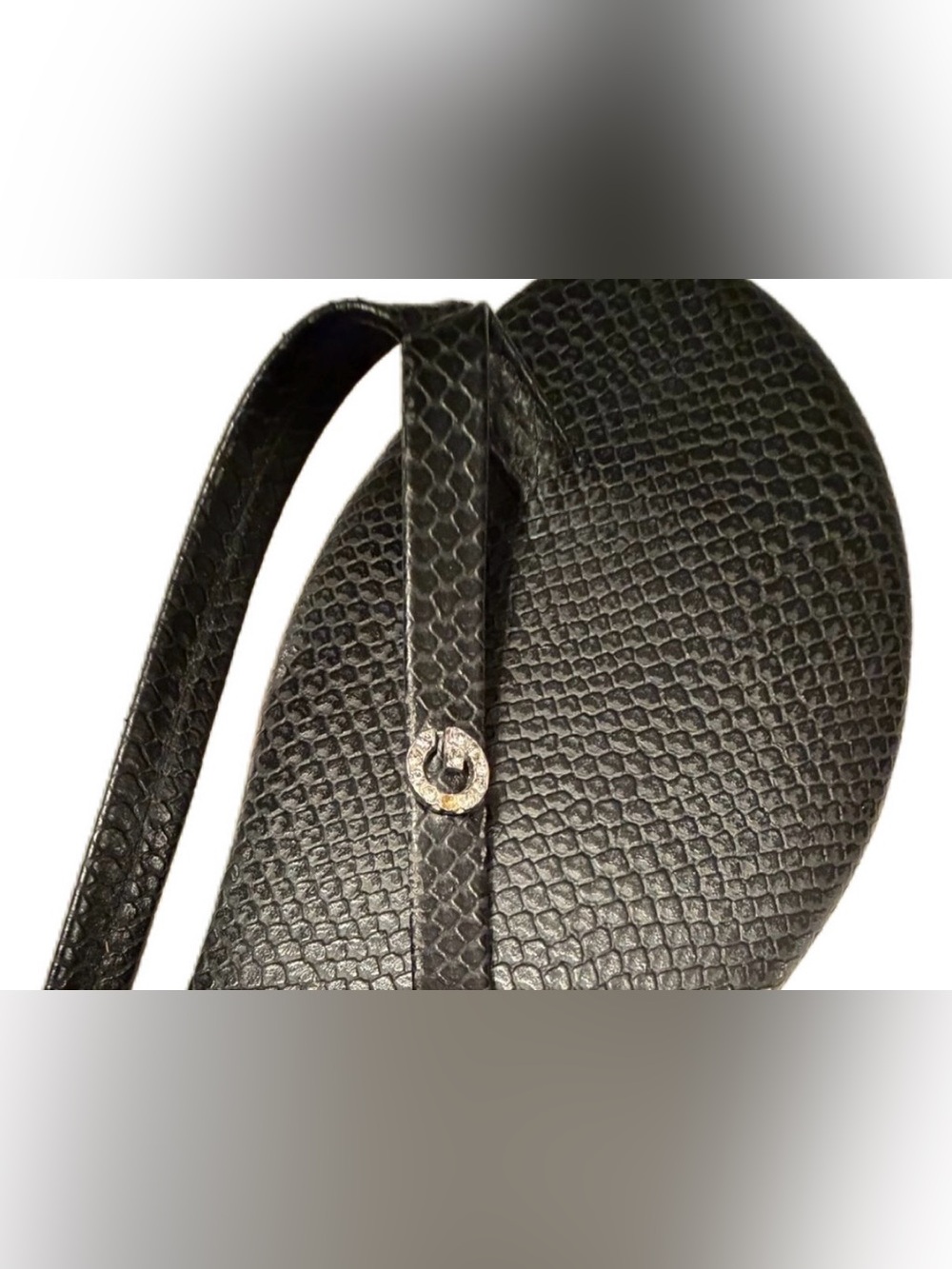G. by Guess Black Textured Thong Flip-Flop Sandals with Rhinestone "G" — NEW! - Picture 4 of 6